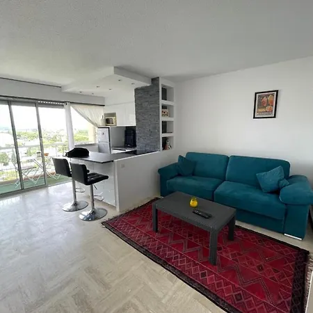 Beau Dans Avec Piscine Et Vue Sur La - 5min Des Plages Apartment *