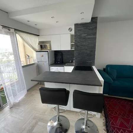 Beau Dans Avec Piscine Et Vue Sur La - 5min Des Plages Apartment Mandelieu-la-Napoule