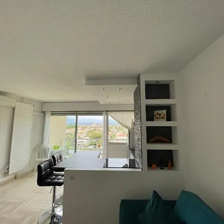 Beau Dans Avec Piscine Et Vue Sur La - 5min Des Plages Apartment Mandelieu-la-Napoule